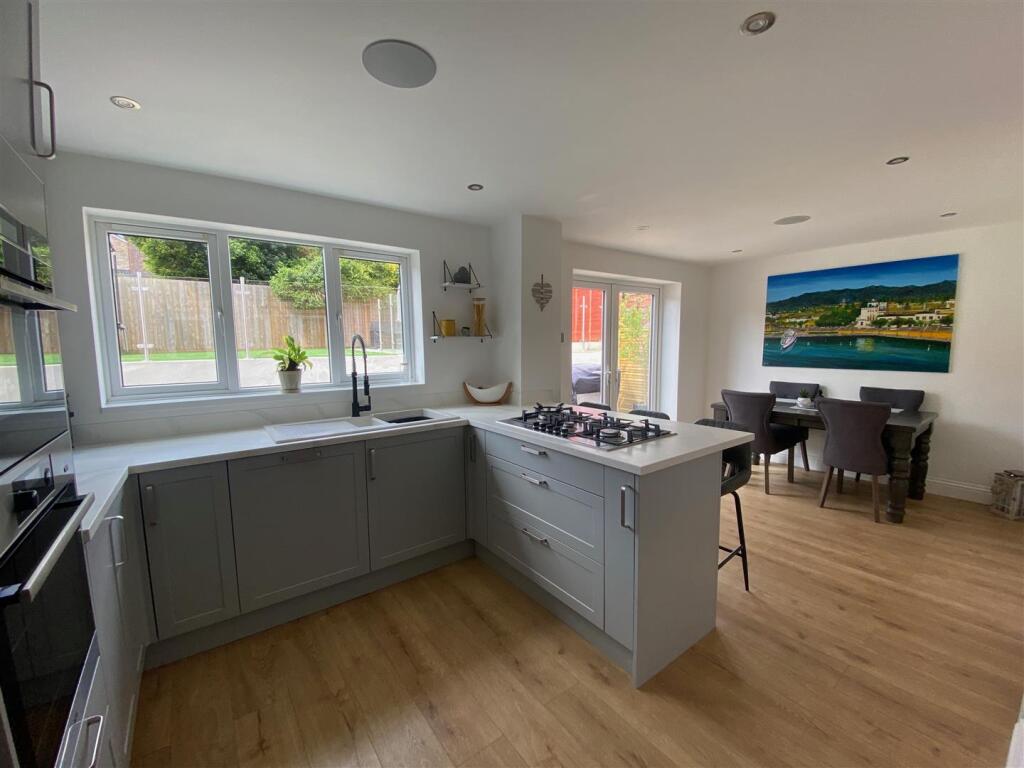 OPEN PLAN KITCHEN/DINER