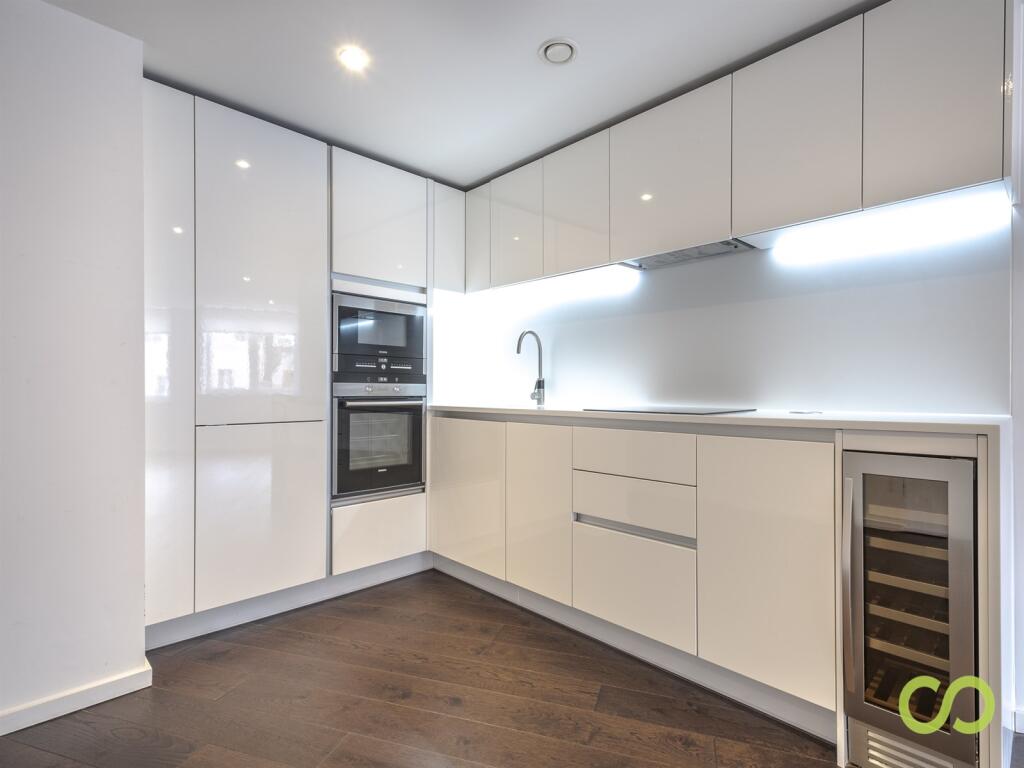 Kitchen (Main)