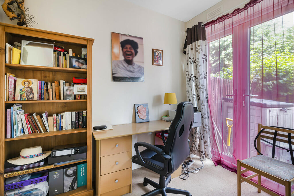 Bedroom 5 - Study