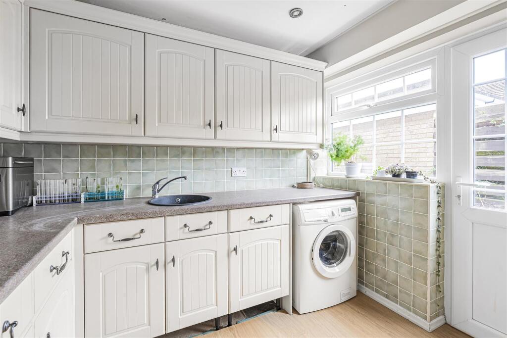 6 Grovelands
