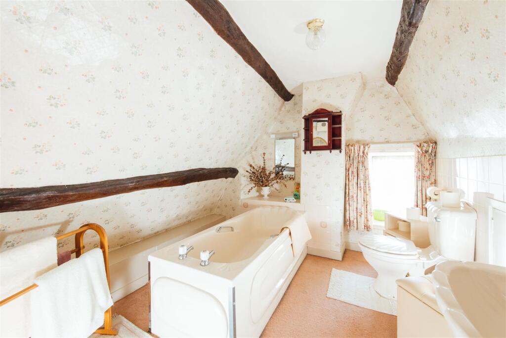 Family Bathroom - Second Floor