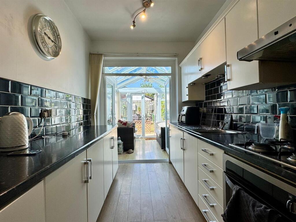 Kitchen (3).jpg