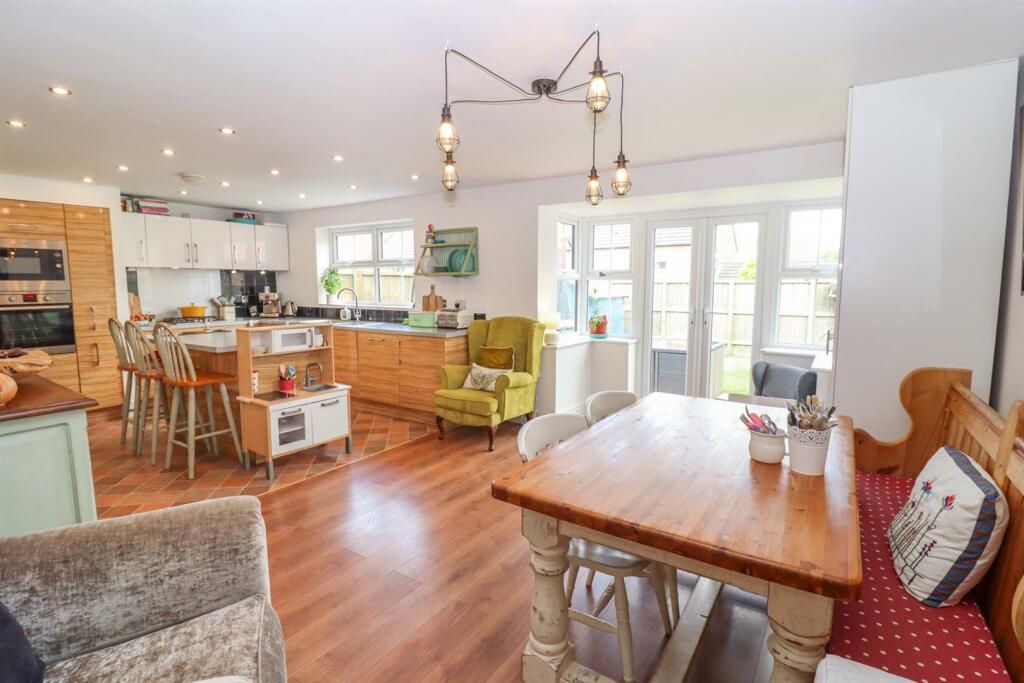 OPEN PLAN LIVING DINING KITCHEN