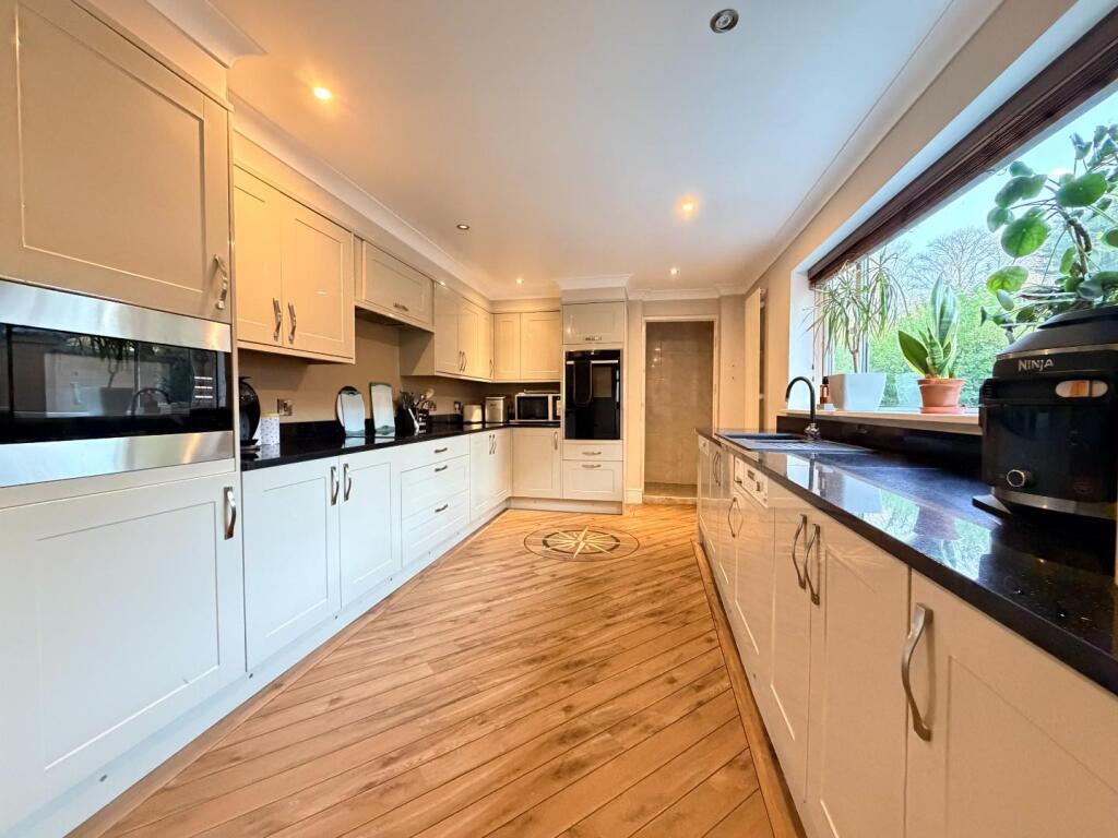 KITCHEN/BREAKFAST ROOM