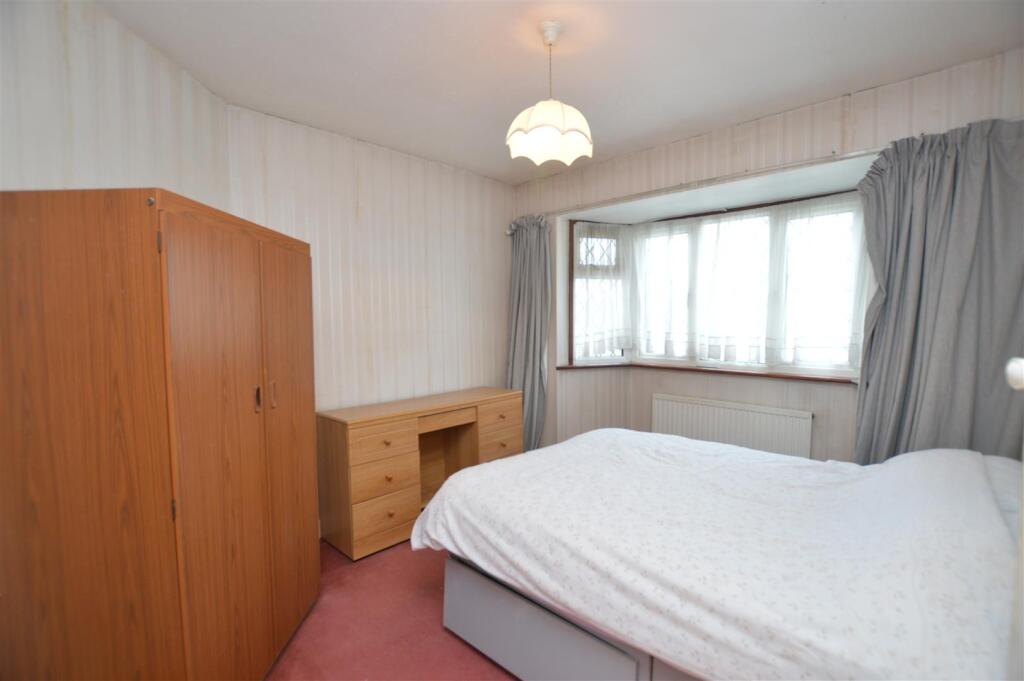 191 Whitton Dene bed 1.JPG