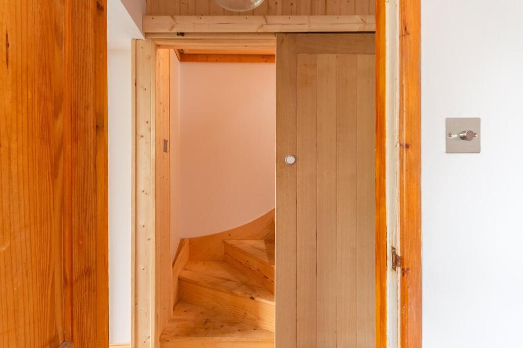 1B0H9HN - Landing B.jpg