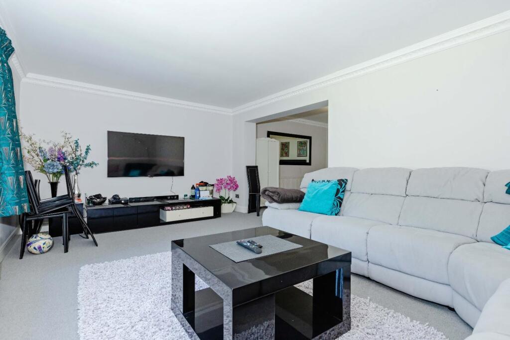 19 Abbots Way_12.JPG