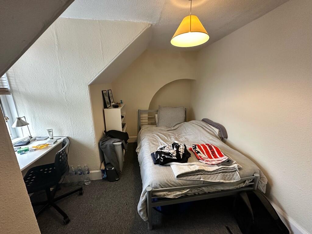 top floor bedroom...