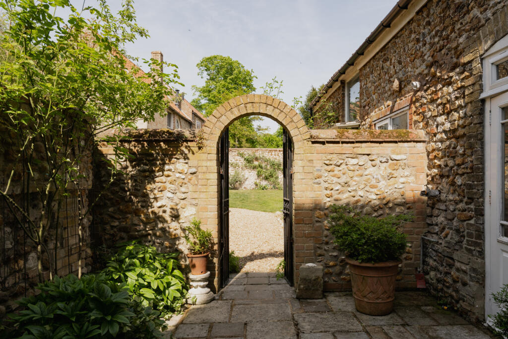 283266 - All Saints House, High Street, Stoke F...