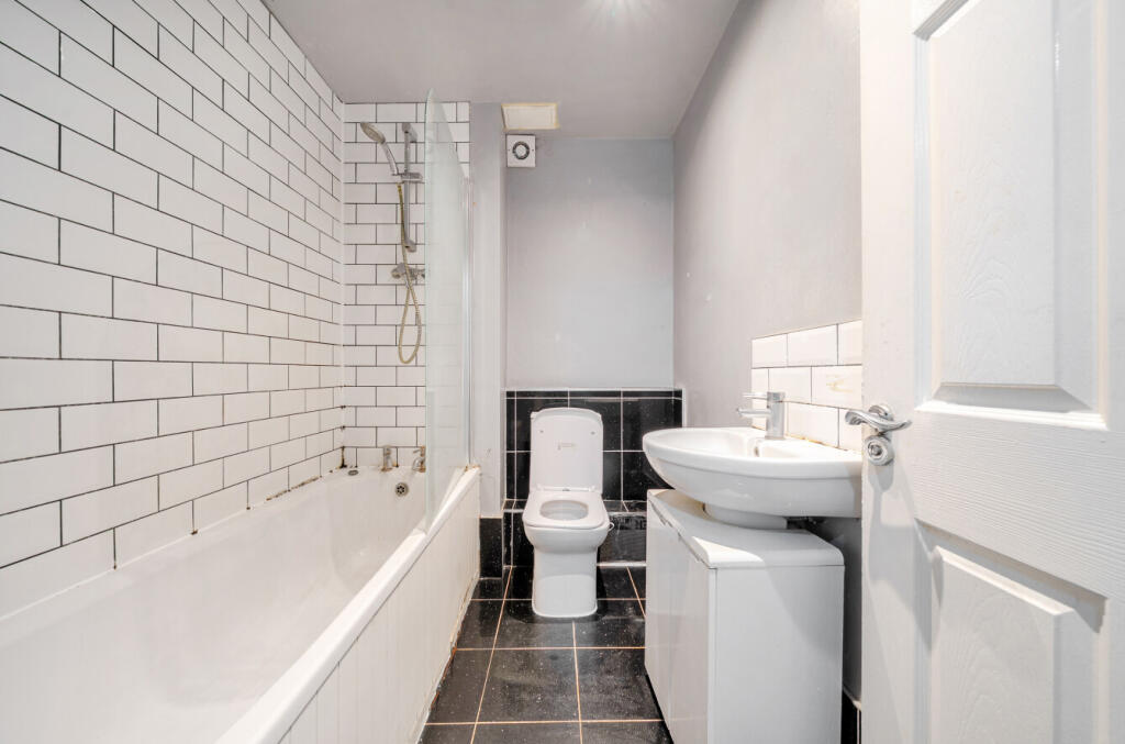 1298704-6-682b69e...