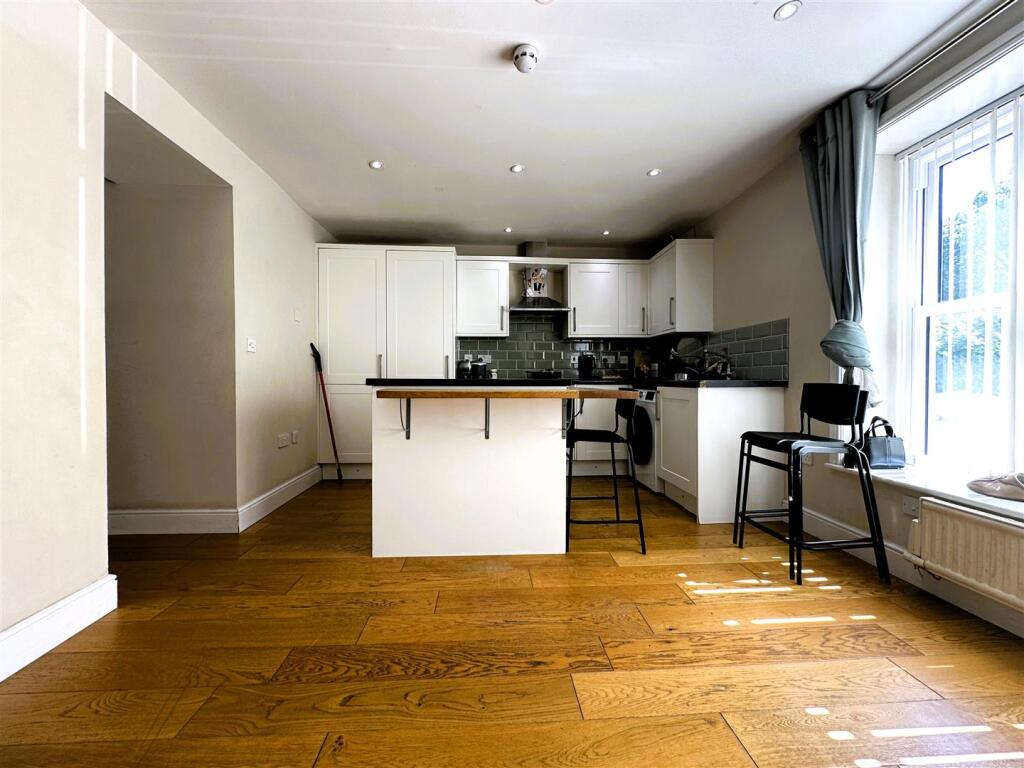 Kitchen .jpg