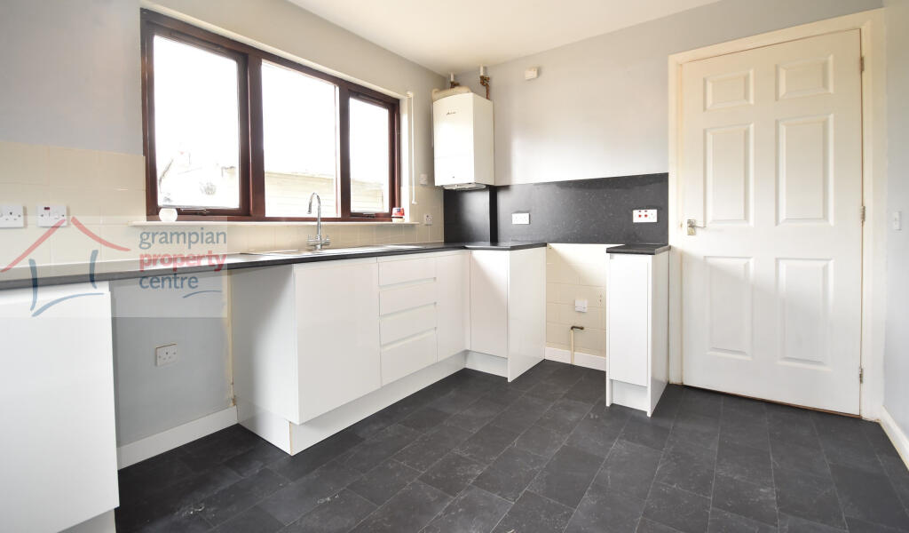 new kitchen 2 .JPG