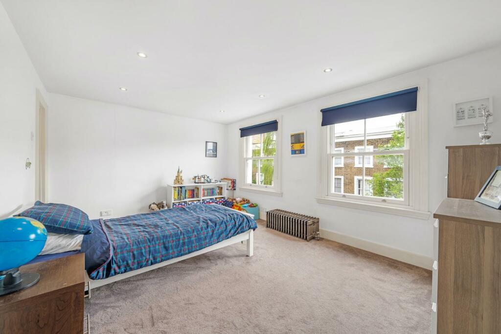 Bedroom 1 (2).jpg