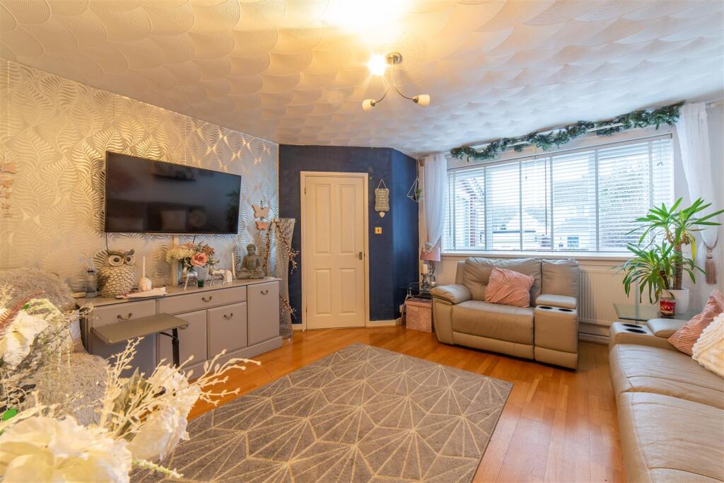 697 Monnow Way-16.jpg