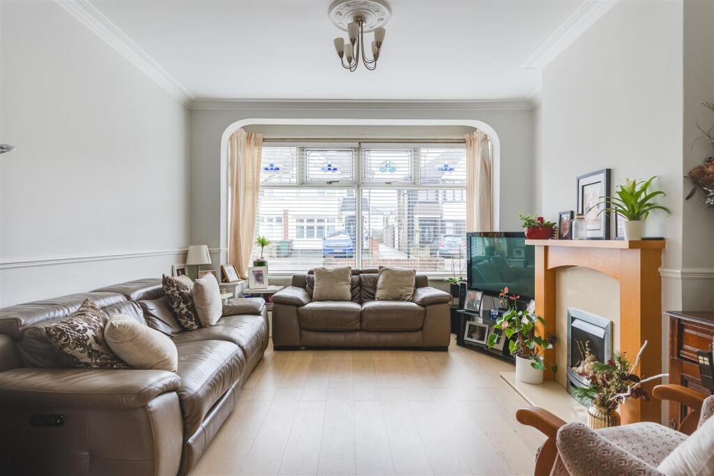 49 Coningsby Gardens-1.jpg