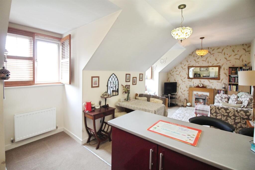 Kitchen/dining/lounge