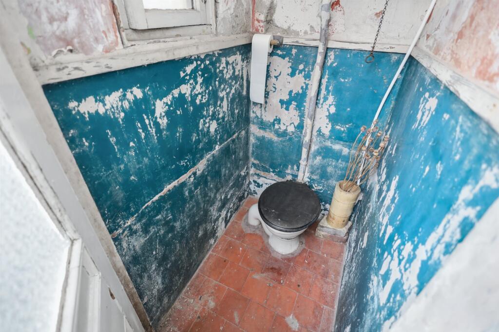 27 Colne Road, Clapton, London, E5 0HR