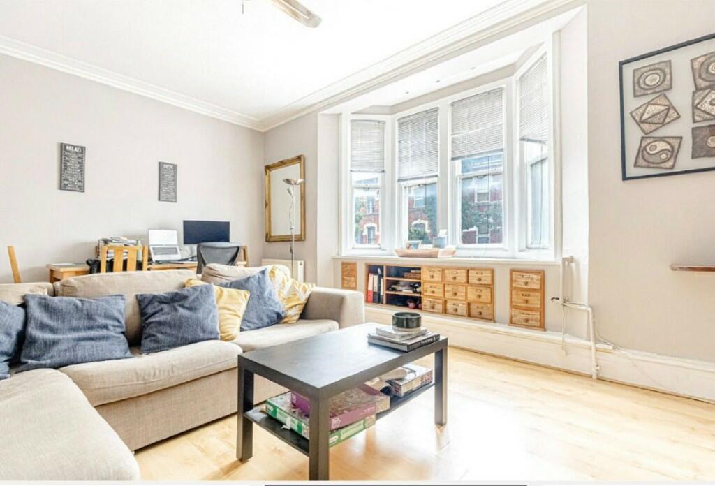 Grand Parade, Green Lanes, London, N4