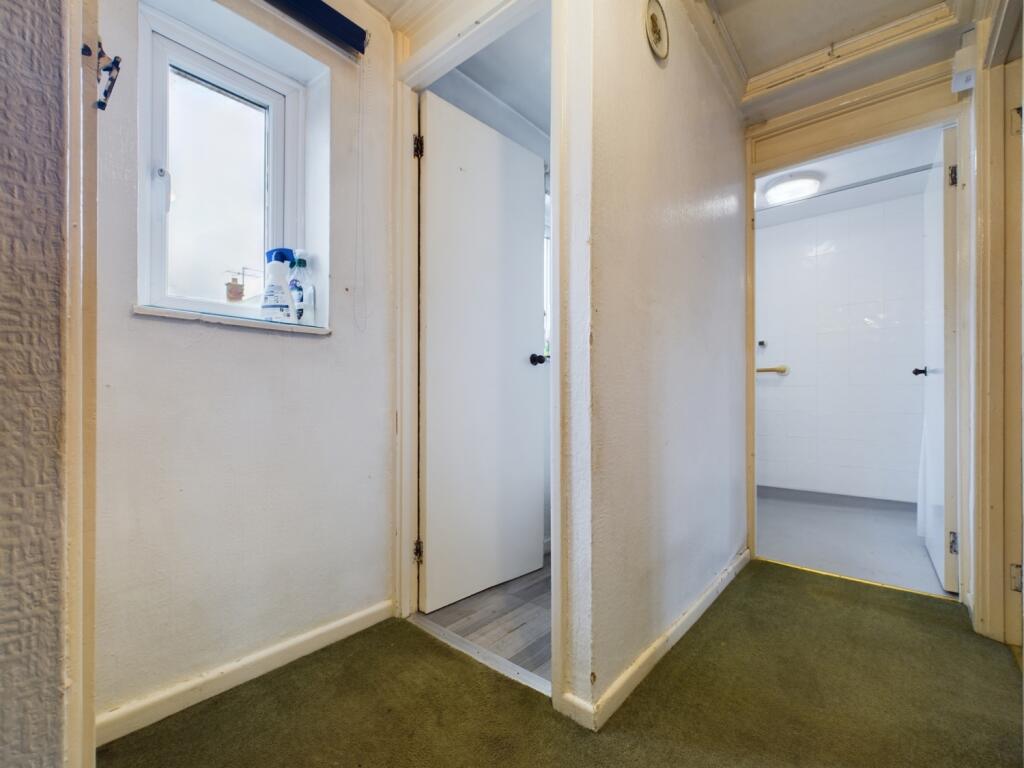 CAM01740G0-PR0296-STILL009