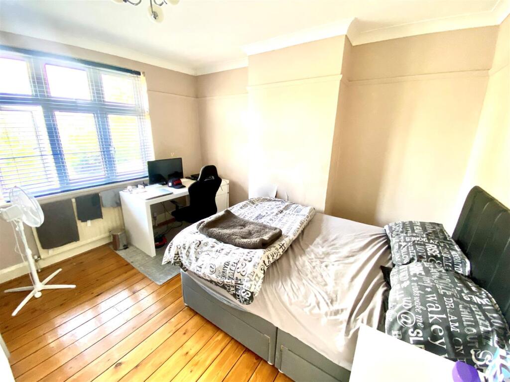 Bed 3.jpg