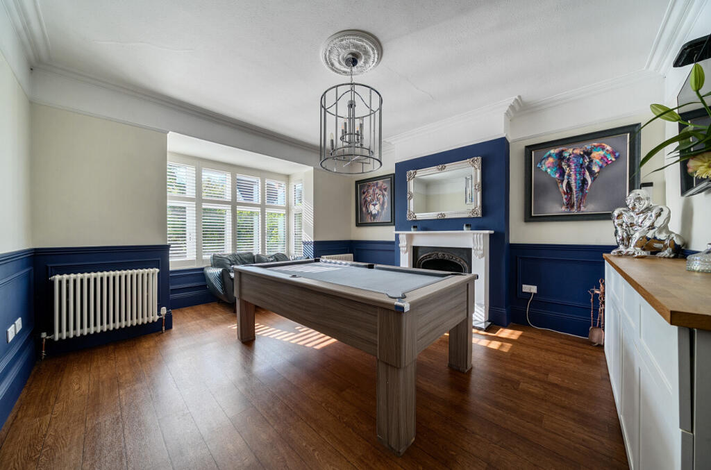 1342307-3-68a8cfb...