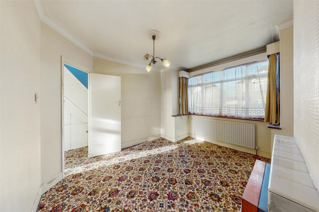 69 Weald Lane - 1dVDB15eRMc96ycyiI8R.jpg