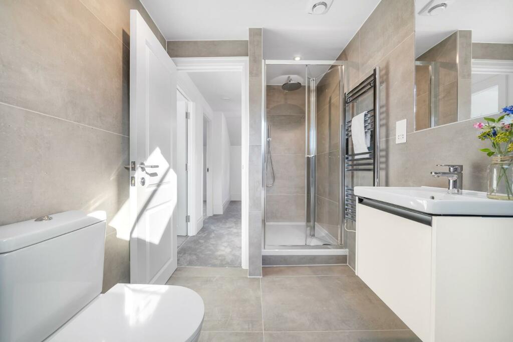 Bathroom (3).jpg