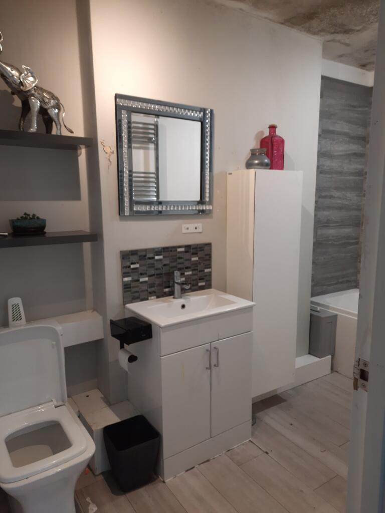Bathroom T202504011341.jpg