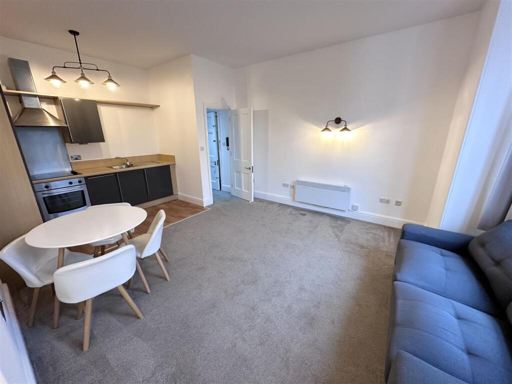 Lounge/Dining/Kitchen