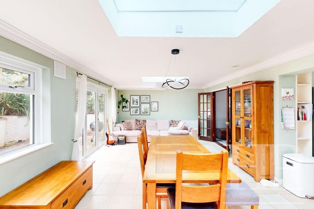 Family/dining room
