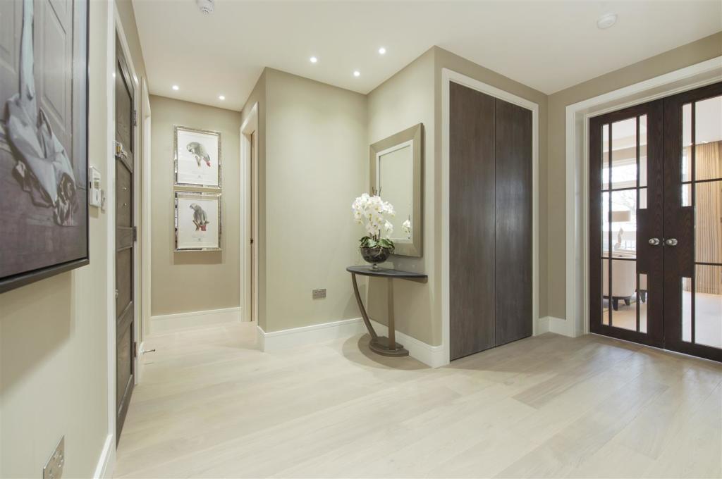 Flat D LHR hallway.jpg