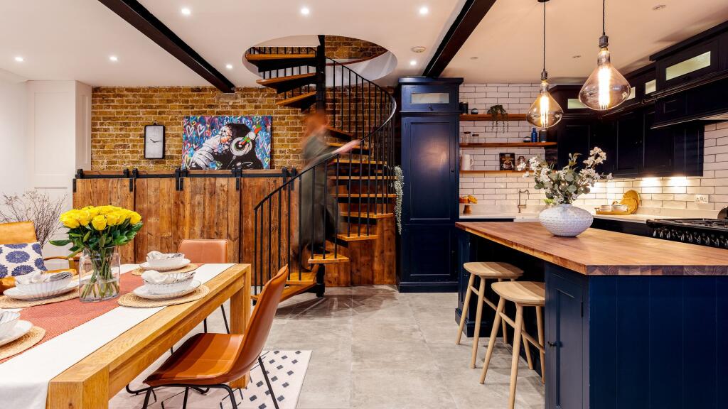 Open plan kitchen diner