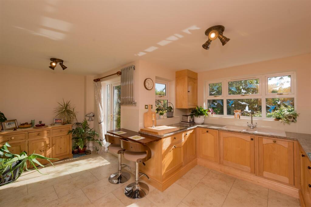 Fitted Breakfast Kitchen: