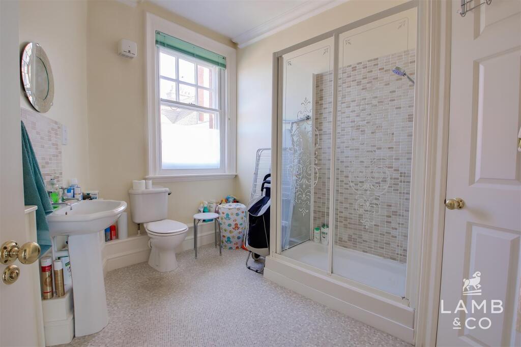 SHOWER ROOM
