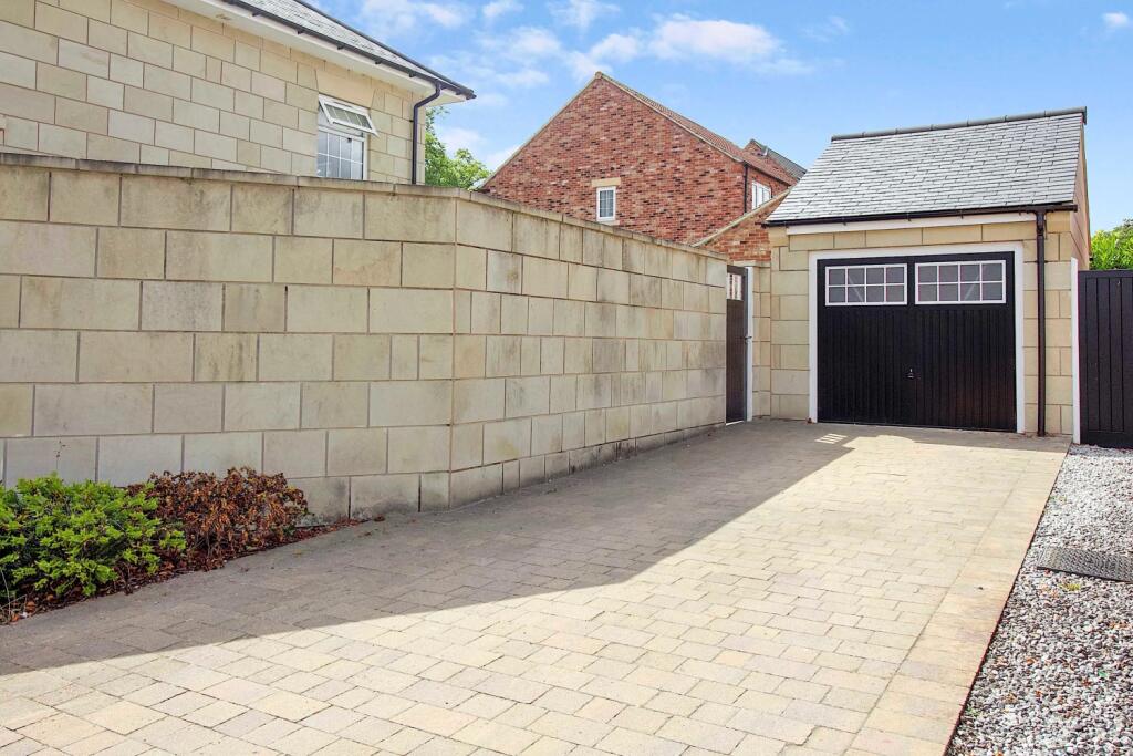 Drive garage