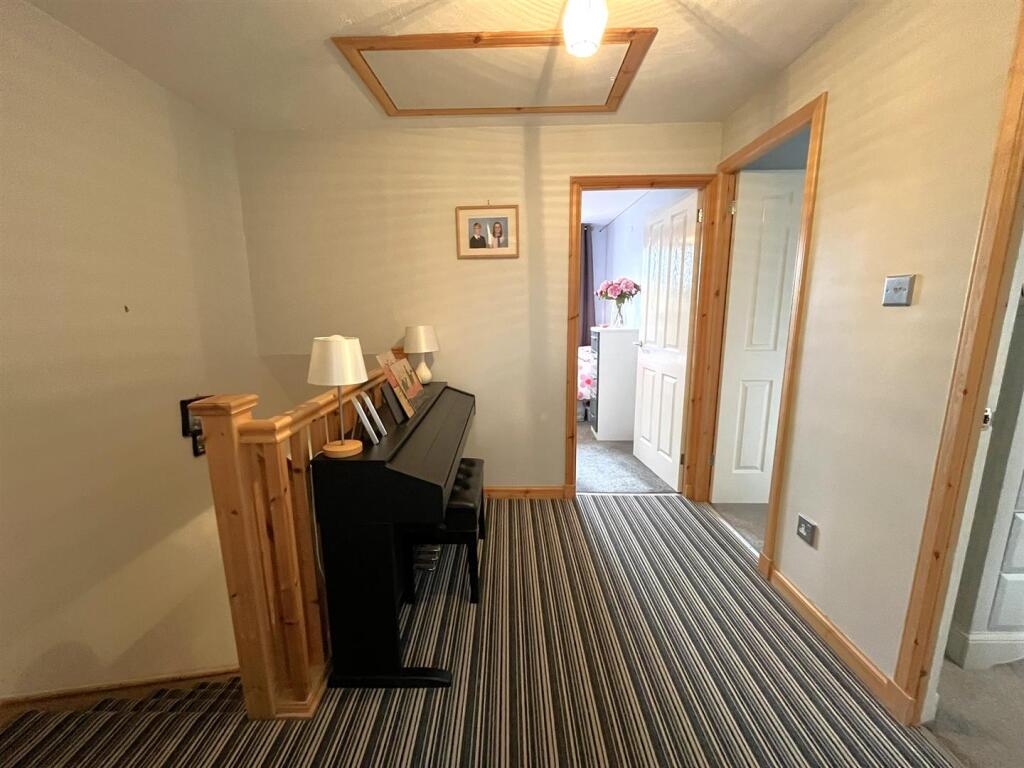 STAIRCASE &amp; LANDING