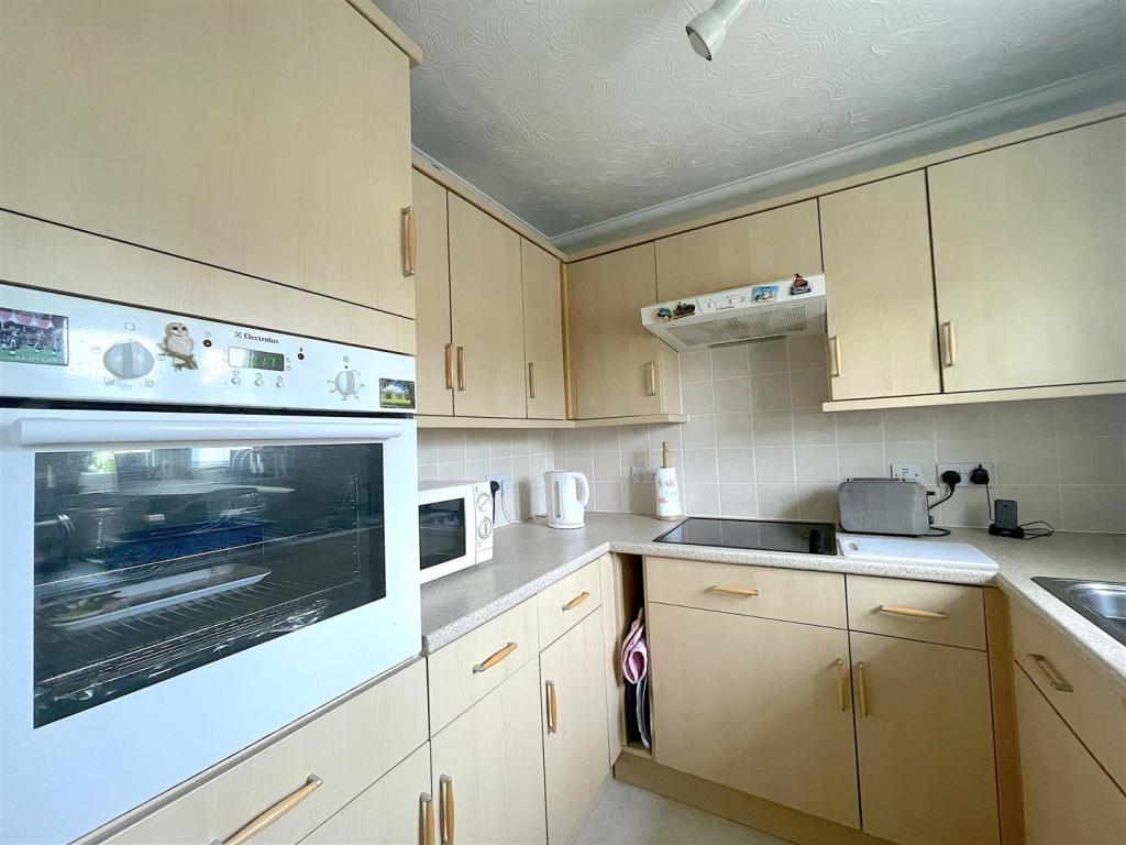 Kitchen (2).jpeg