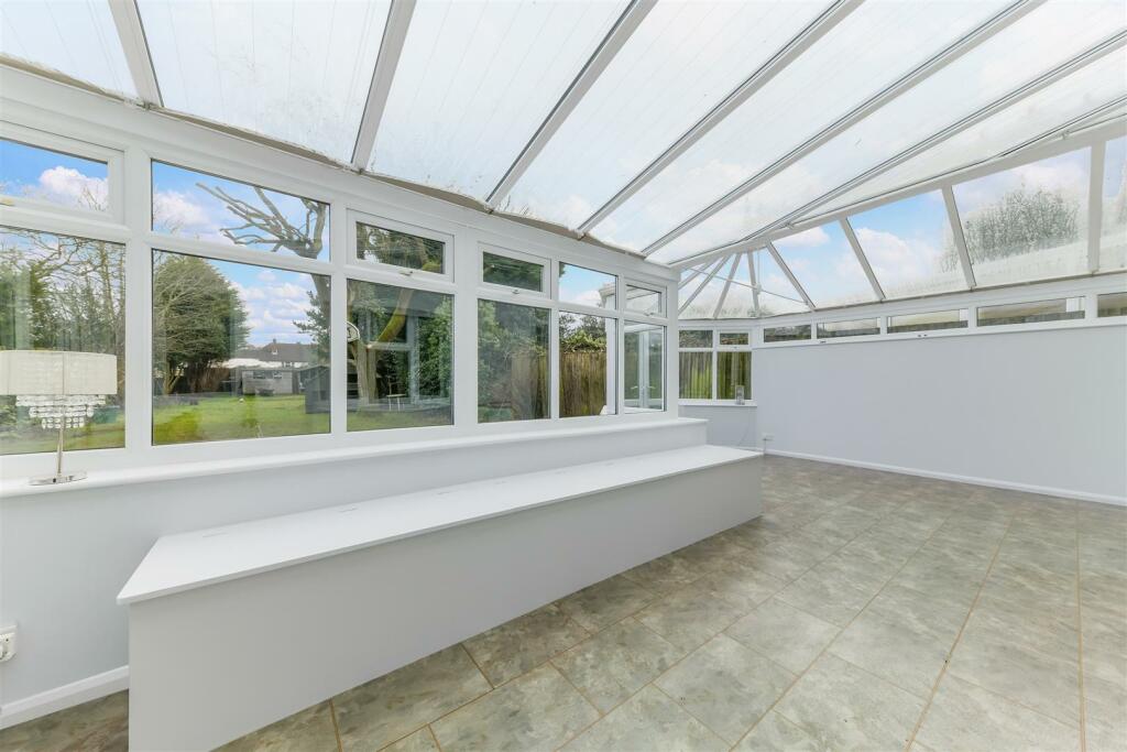 Copley Way, Tadworth,4, (7).jpg