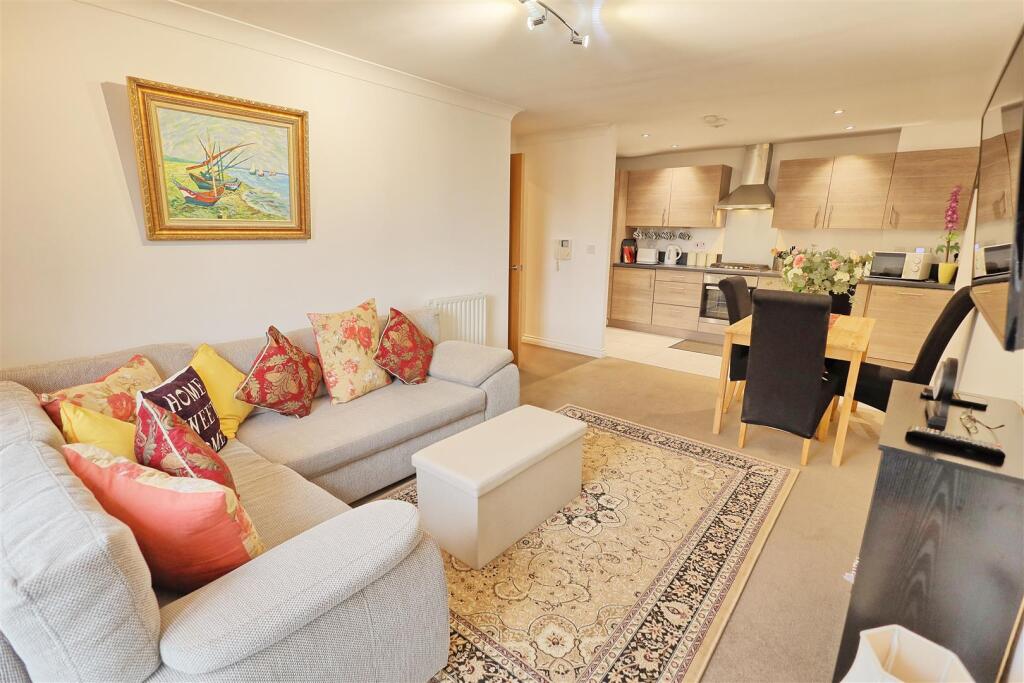 LOUNGE/DINER/KITCHEN