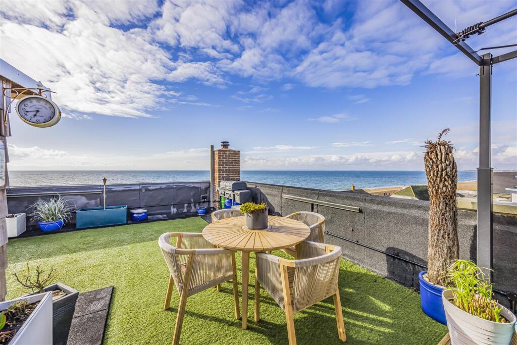 The Penthouse, 22 Bembridge Drive, Hayling Island-