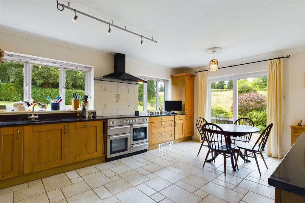 Kitchen B'fast Room