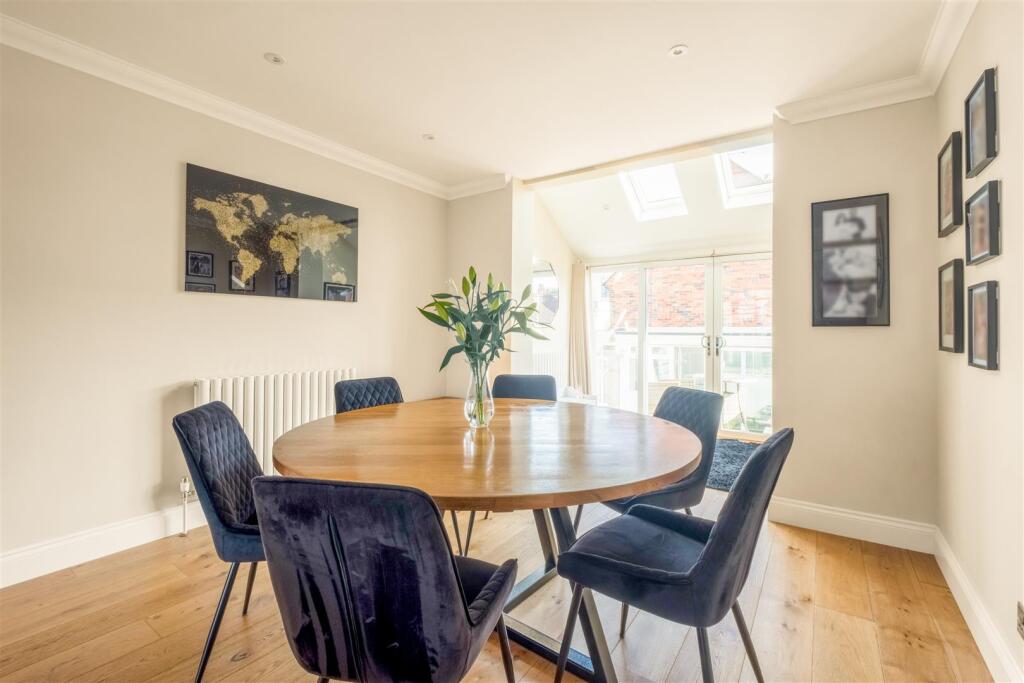 1 windlesham Close-7.jpg