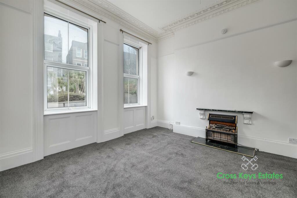 Sitting/Dining Room