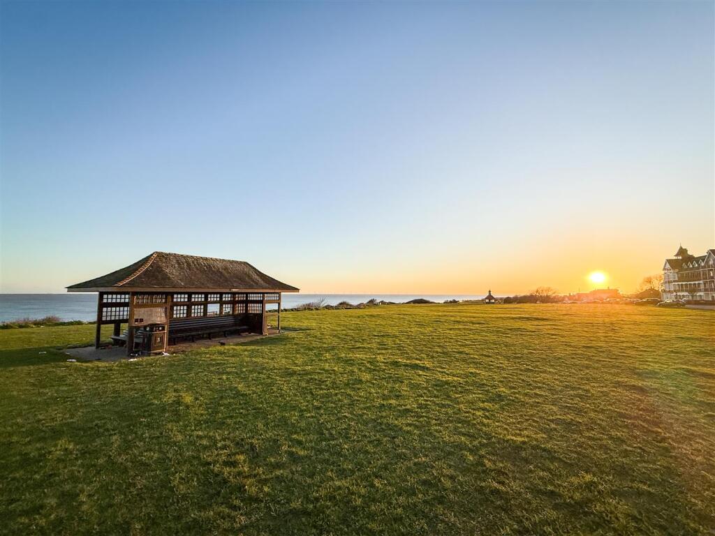 Frinton Seafront &amp; Esplanade