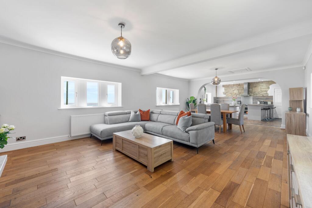 Family Dining Room - Lounge Area