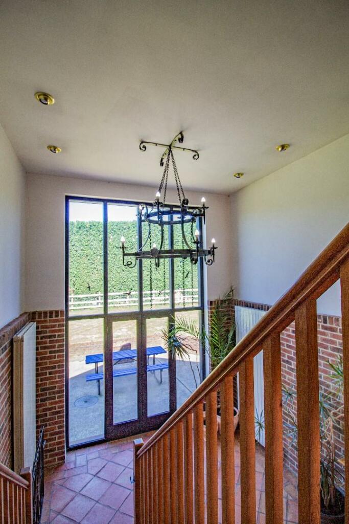 2 Clamp Farm Barns [Entrance Hall] 02.jpg