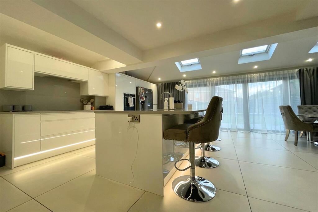 Kitchen/Diner/Family