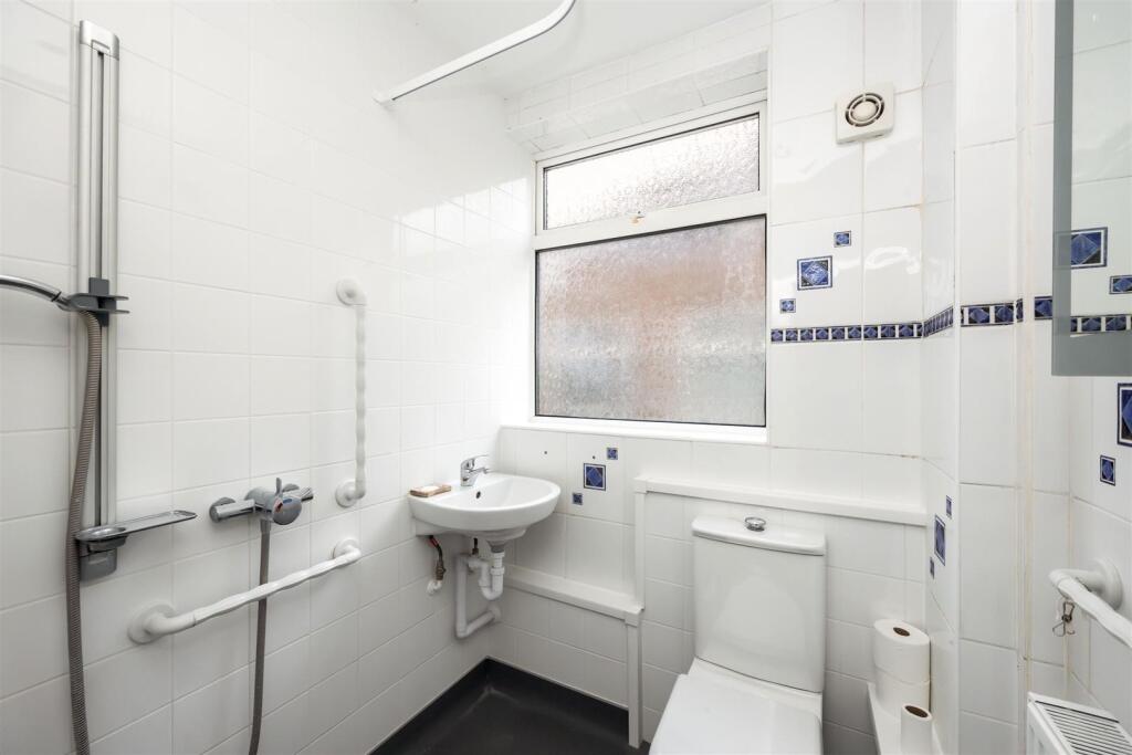 West Way 35 BATHROOM.jpeg