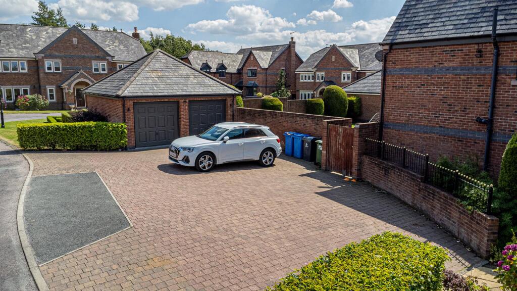 Driveway/Garage