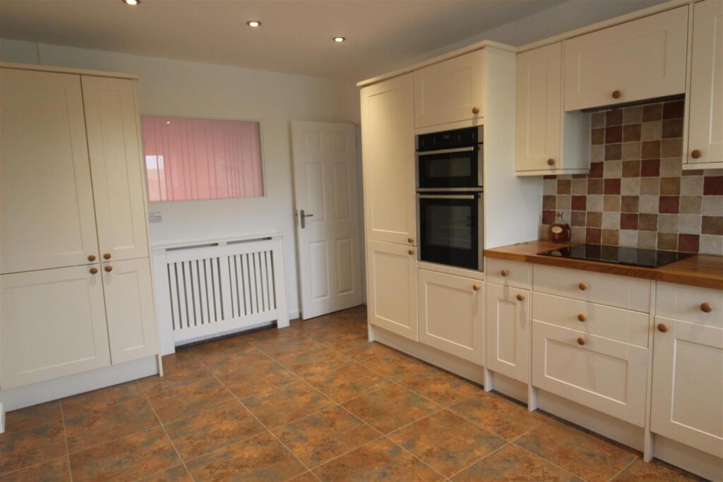 kitchen 2.JPG